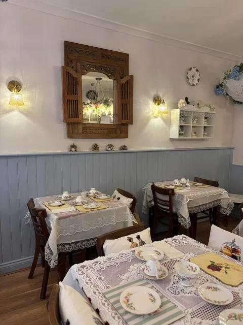 Inside the tearoom, photo 8