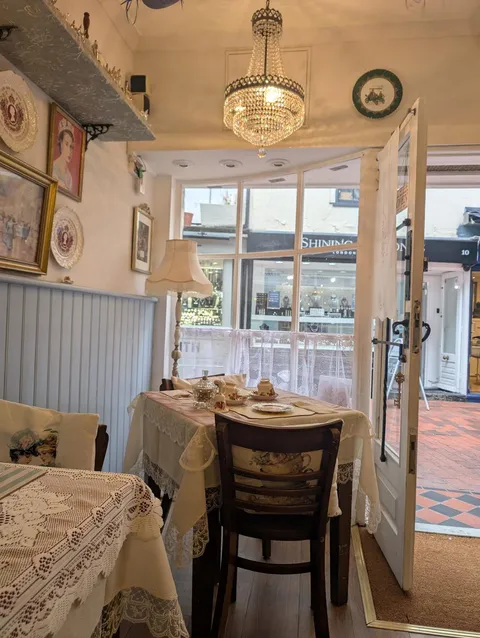 Inside the tearoom, photo 17