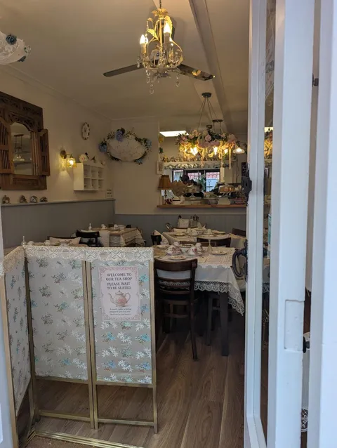 Inside the tearoom, photo 20